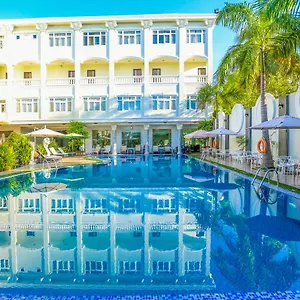 Eden Plaza Hotel